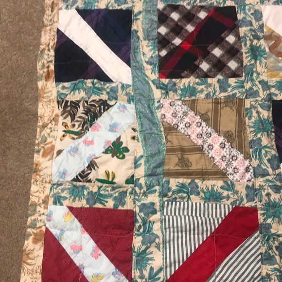 QUILT, COLORFUL, Patchwork VINTAGE FABRIC. 68”x88 looks better in Person. 🔎❤️👀 - Picture 12 of 16